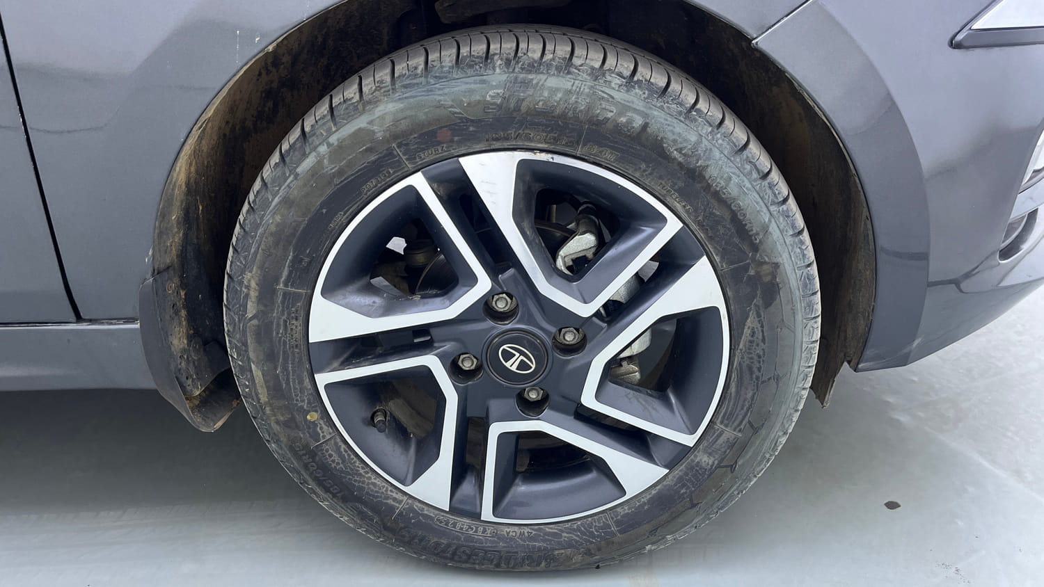Used 2024 Tata Tiago XZA Plus Petrol Automatic tyres RIGHT FRONT TYRE RIM VIEW