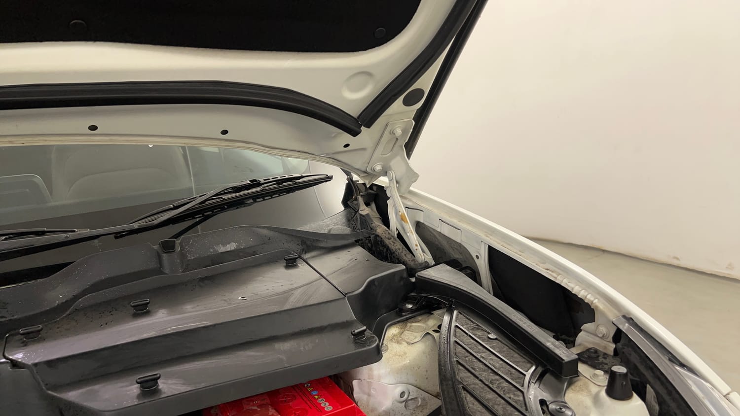 Used 2022 Tata Harrier XZ Plus Diesel Manual engine ENGINE LEFT SIDE HINGE & APRON VIEW