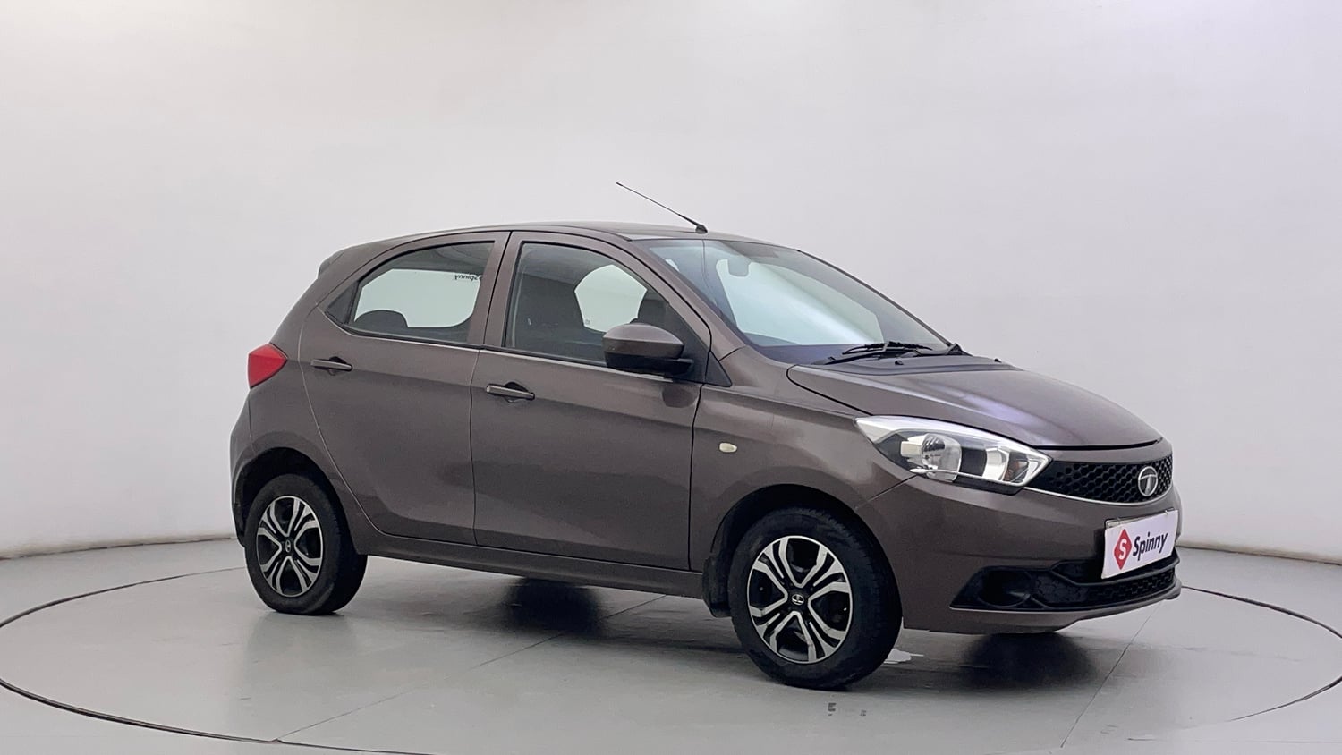 Used 2019 Tata Tiago Revotron XZA Petrol Automatic exterior RIGHT FRONT CORNER VIEW