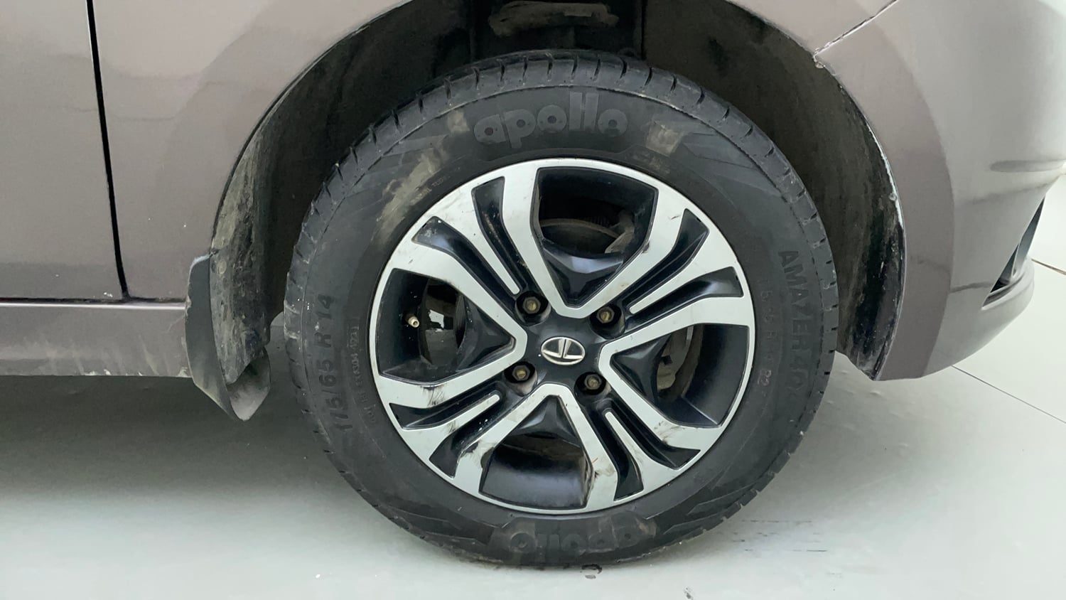 Used 2019 Tata Tiago Revotron XZA Petrol Automatic tyres RIGHT FRONT TYRE RIM VIEW