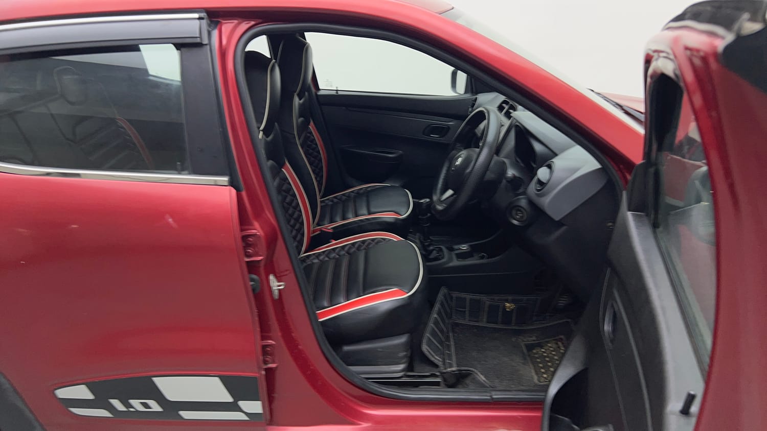 Used 2018 Renault Kwid 1.0 RXT Petrol Manual interior RIGHT SIDE FRONT DOOR CABIN VIEW