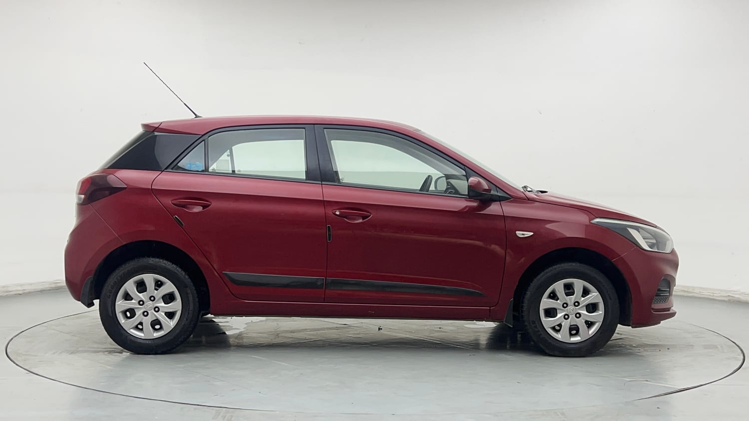 Used 2018 Hyundai Elite i20 Magna Executive 1.2 Petrol Manual exterior RIGHT SIDE VIEW