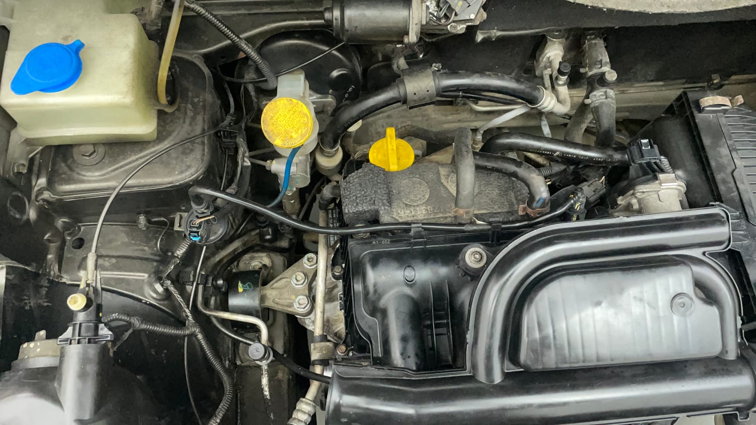 Used 2017 Renault Kwid RXT (O) 1.0 SCE Edition Petrol Manual engine ENGINE RIGHT SIDE VIEW