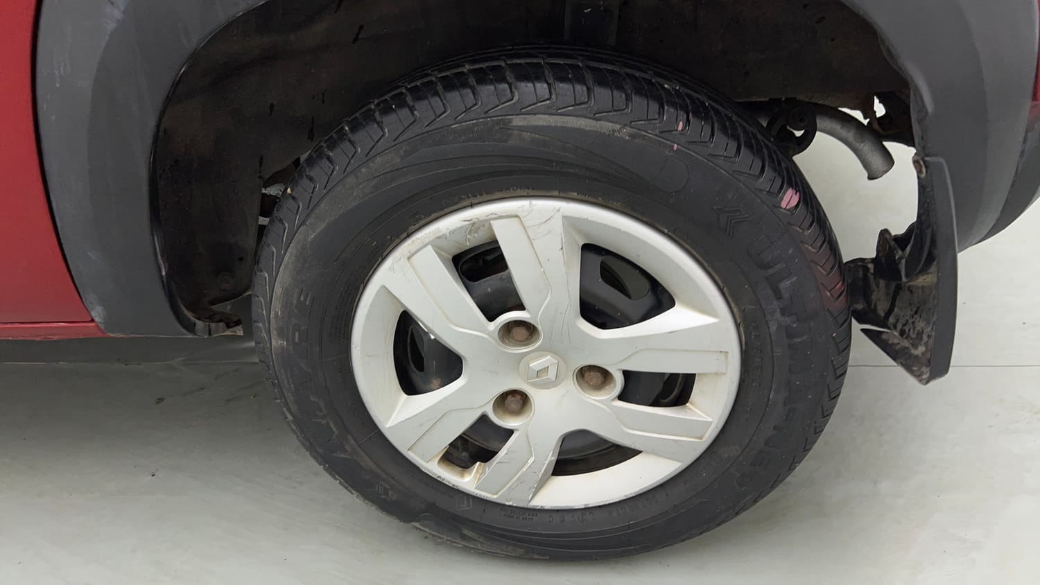 Used 2018 Renault Kwid 1.0 RXT Petrol Manual tyres LEFT REAR TYRE RIM VIEW