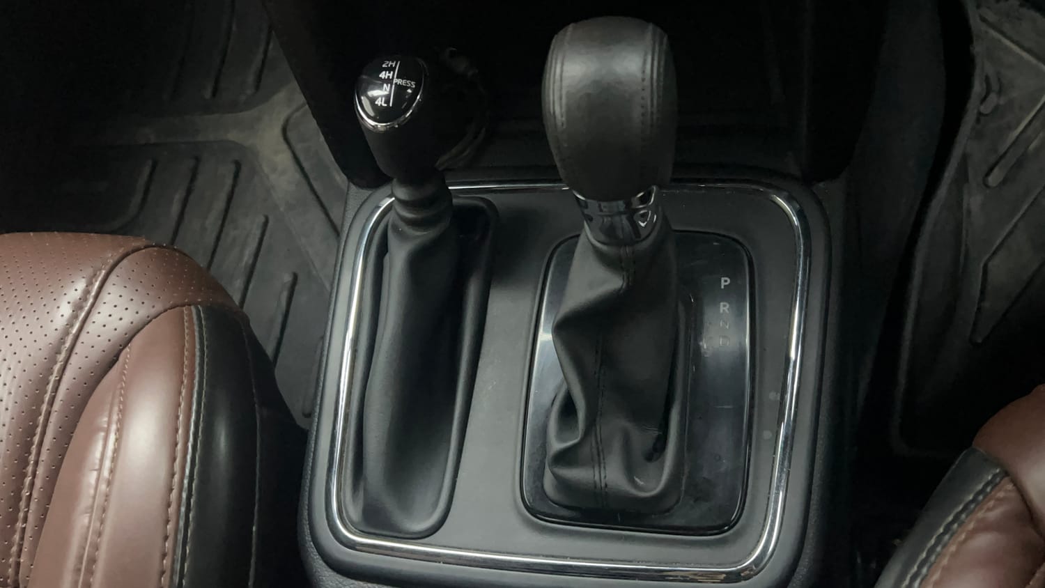 Used 2023 mahindra Thar LX Hard Top Diesel AT 4WD Diesel Automatic interior GEAR  KNOB VIEW