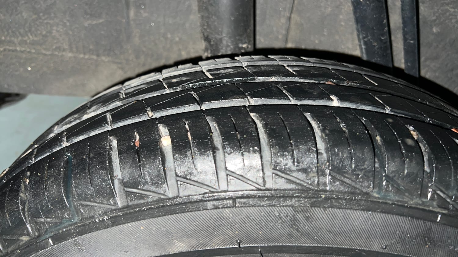Used 2024 Renault Kwid RXT 1.0 Petrol Manual tyres RIGHT REAR TYRE TREAD VIEW