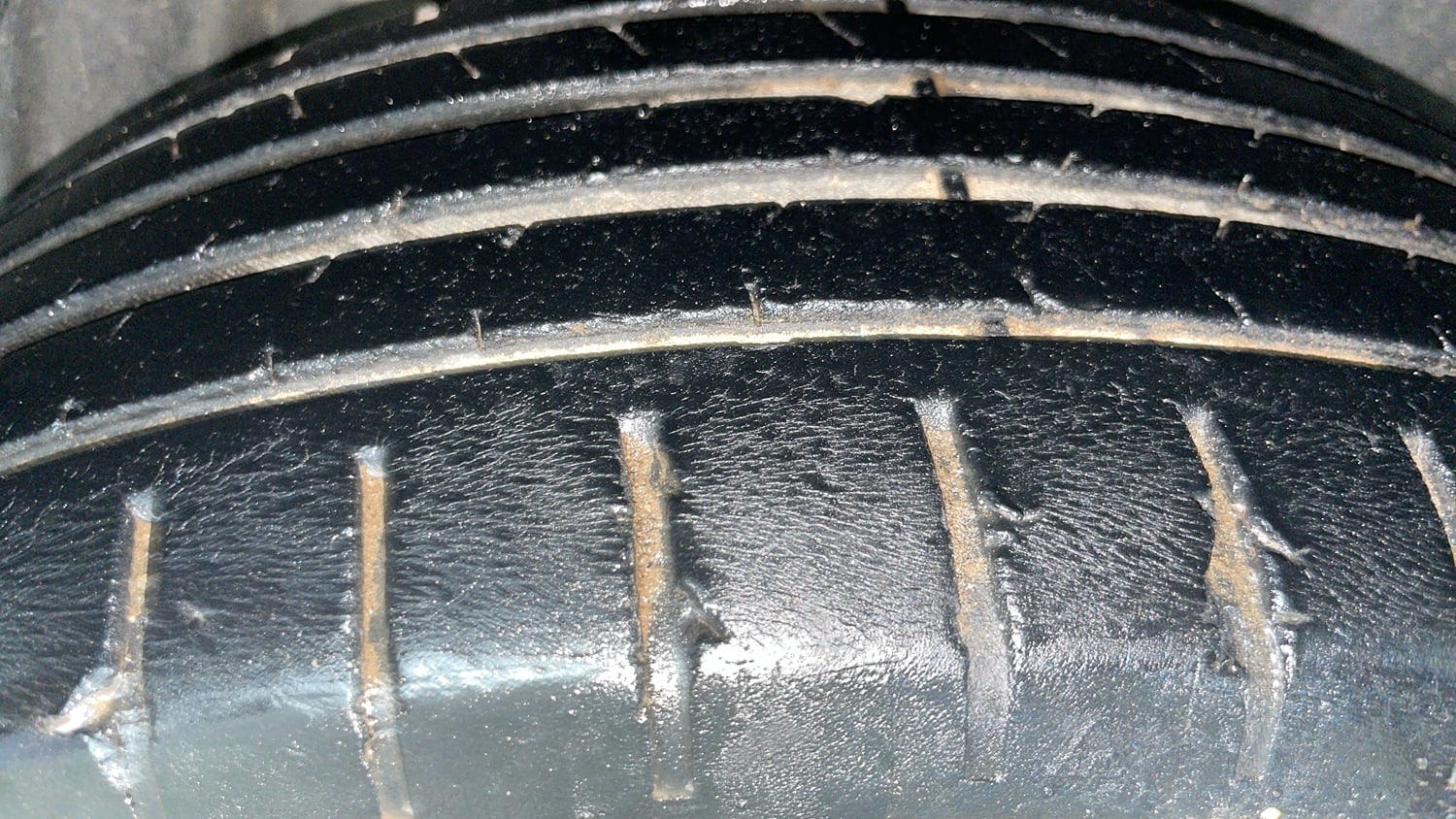 Used 2022 Maruti Suzuki Baleno Alpha AGS Petrol Automatic tyres RIGHT REAR TYRE TREAD VIEW