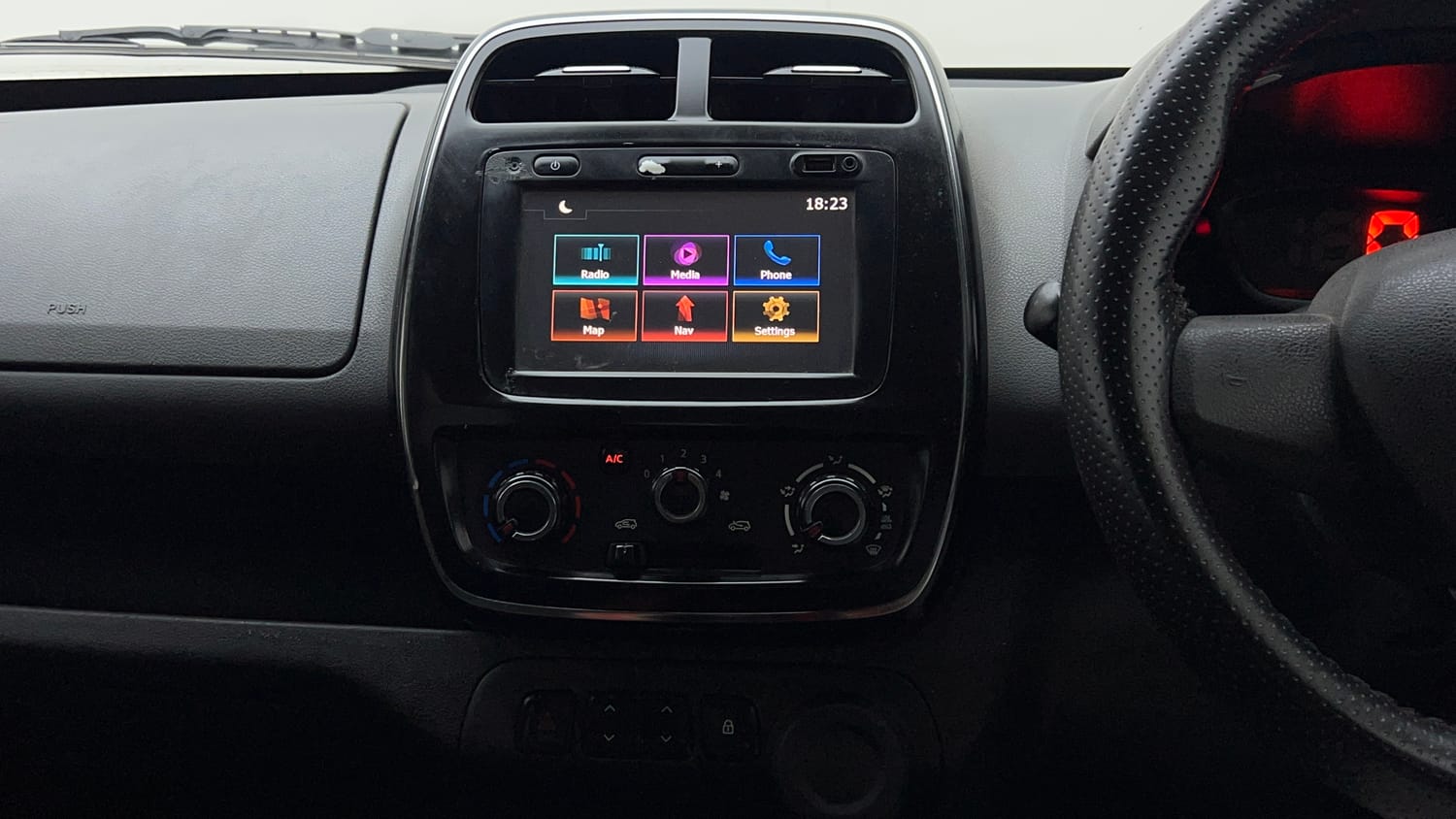 Used 2018 Renault Kwid 1.0 RXT Petrol Manual interior MUSIC SYSTEM & AC CONTROL VIEW