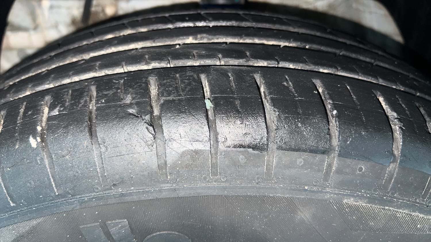 Used 2023 Mahindra XUV 300 W6 1.2 Petrol Petrol Manual tyres LEFT FRONT TYRE TREAD VIEW