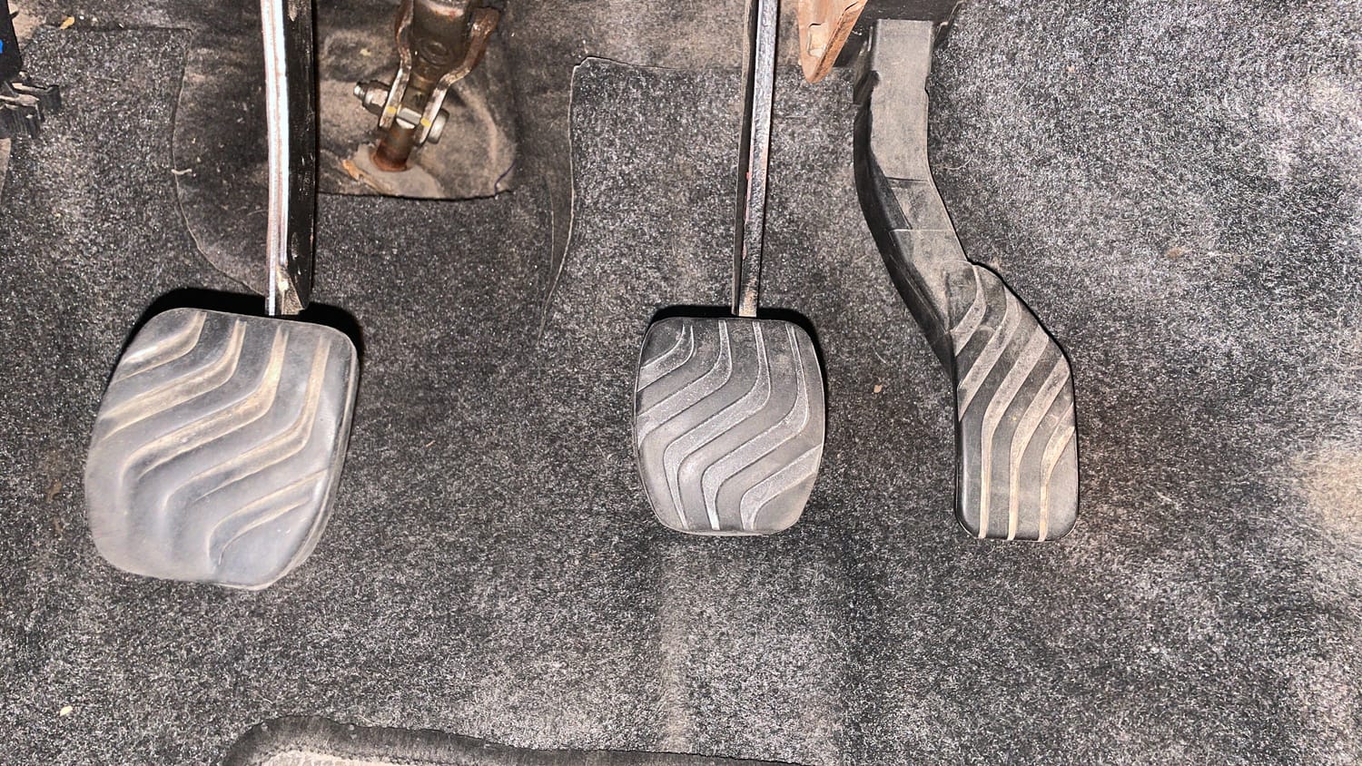 Used 2017 Renault Kwid RXT (O) 1.0 SCE Edition Petrol Manual interior PEDALS VIEW