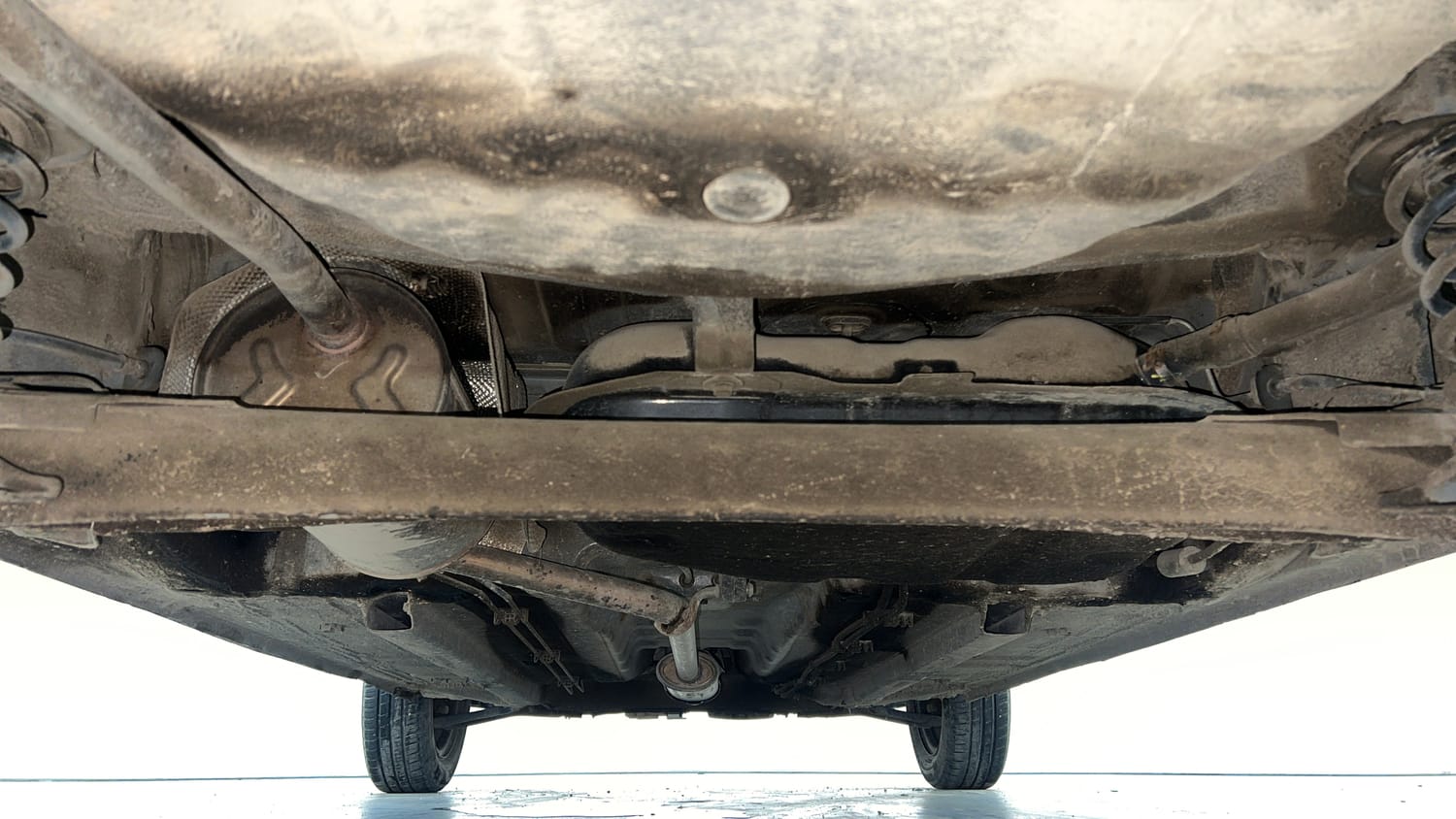 Used 2024 Renault Kwid RXT 1.0 Petrol Manual extra REAR UNDERBODY VIEW (TAKEN FROM REAR)