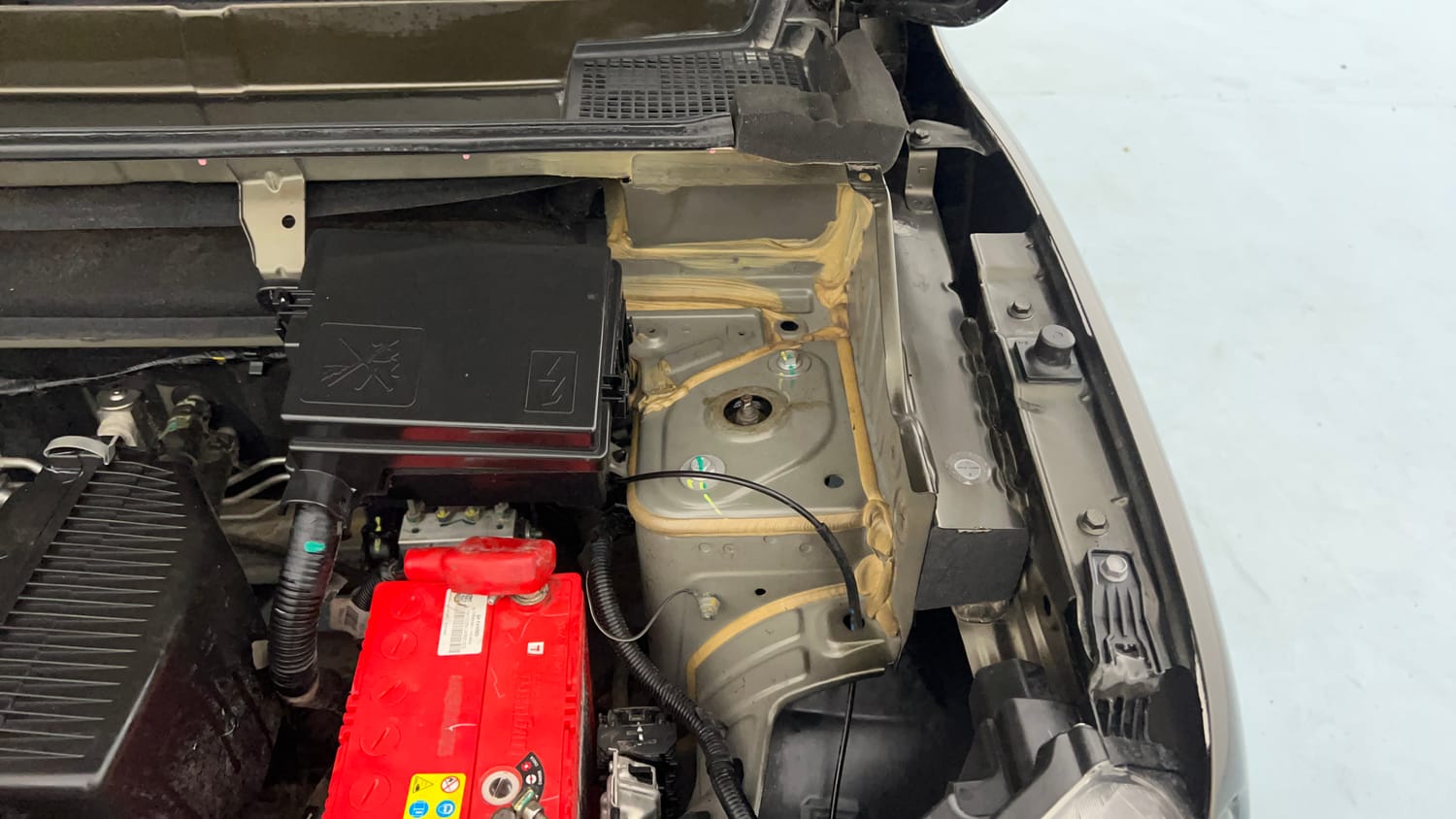 Used 2024 Renault Kwid RXT 1.0 Petrol Manual engine ENGINE LEFT SIDE HINGE & APRON VIEW
