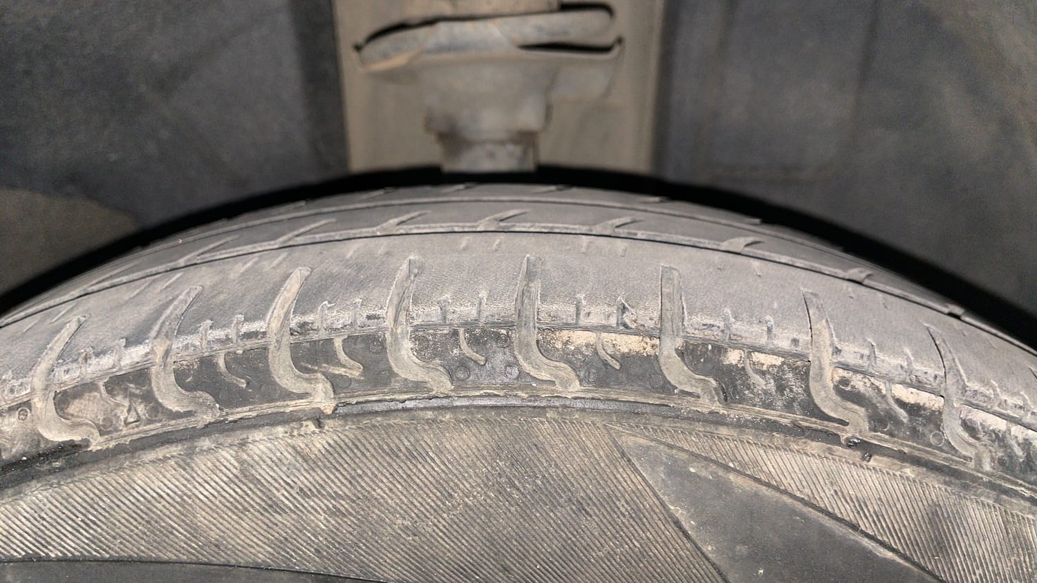 Used 2017 Renault Kwid RXT (O) 1.0 SCE Edition Petrol Manual tyres RIGHT FRONT TYRE TREAD VIEW