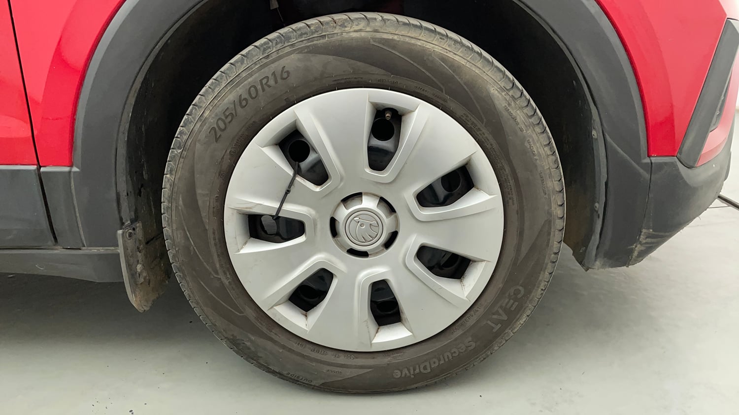 Used 2024 Skoda Kushaq Active 1.0 TSI MT Petrol Manual tyres RIGHT FRONT TYRE RIM VIEW