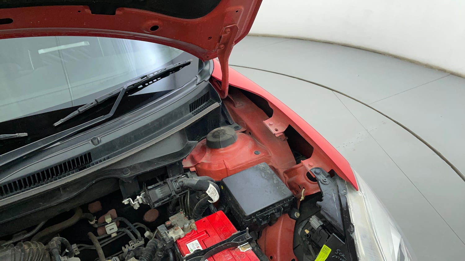 Used 2022 Maruti Suzuki Swift ZXi AMT Petrol Automatic engine ENGINE LEFT SIDE HINGE & APRON VIEW