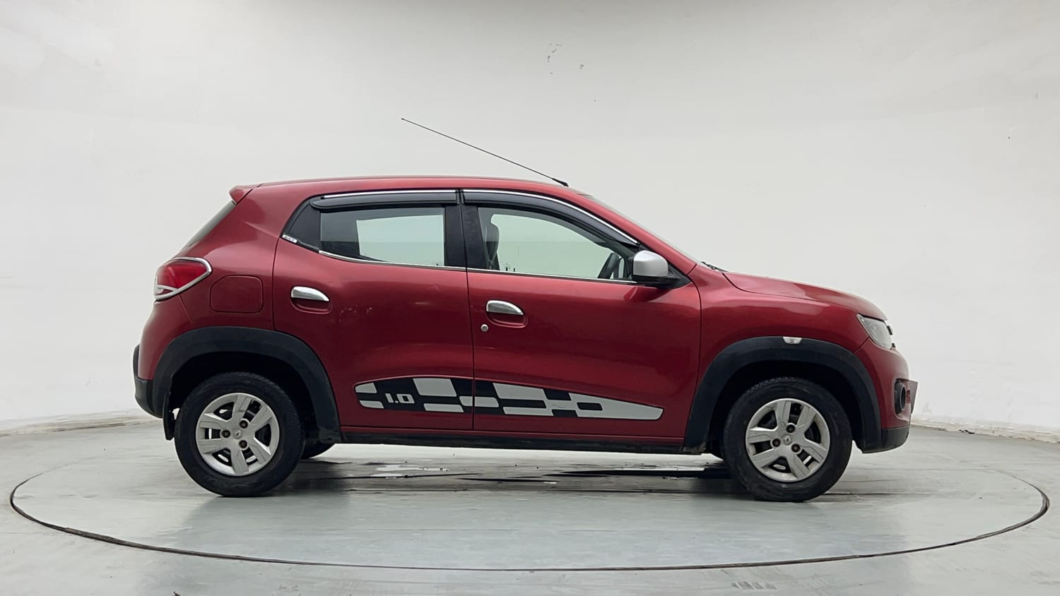 Used 2018 Renault Kwid 1.0 RXT Petrol Manual exterior RIGHT SIDE VIEW