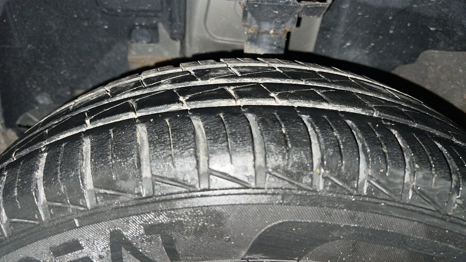 Used 2024 Renault Kwid RXT 1.0 Petrol Manual tyres LEFT FRONT TYRE TREAD VIEW