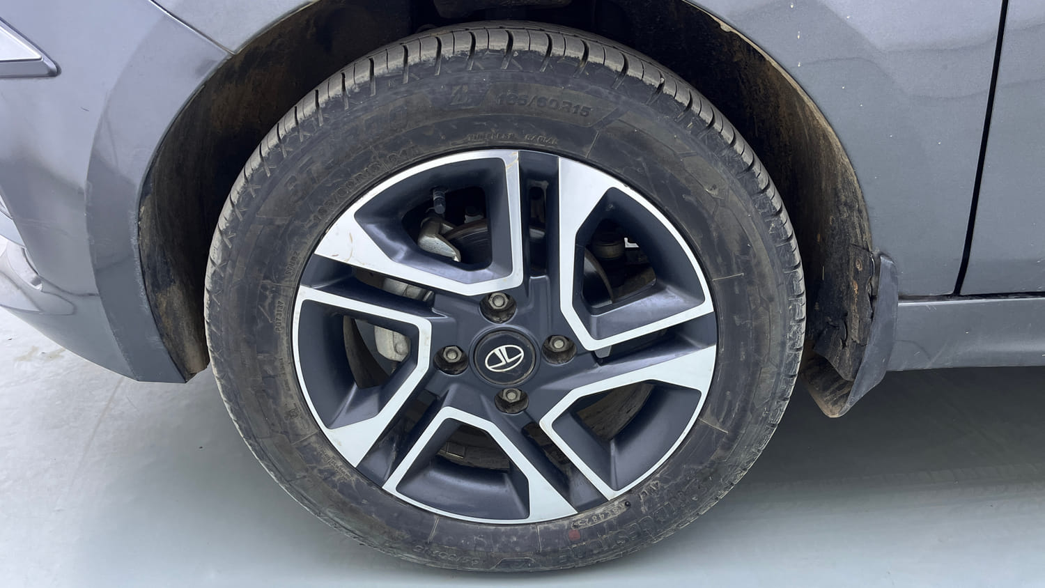 Used 2024 Tata Tiago XZA Plus Petrol Automatic tyres LEFT FRONT TYRE RIM VIEW