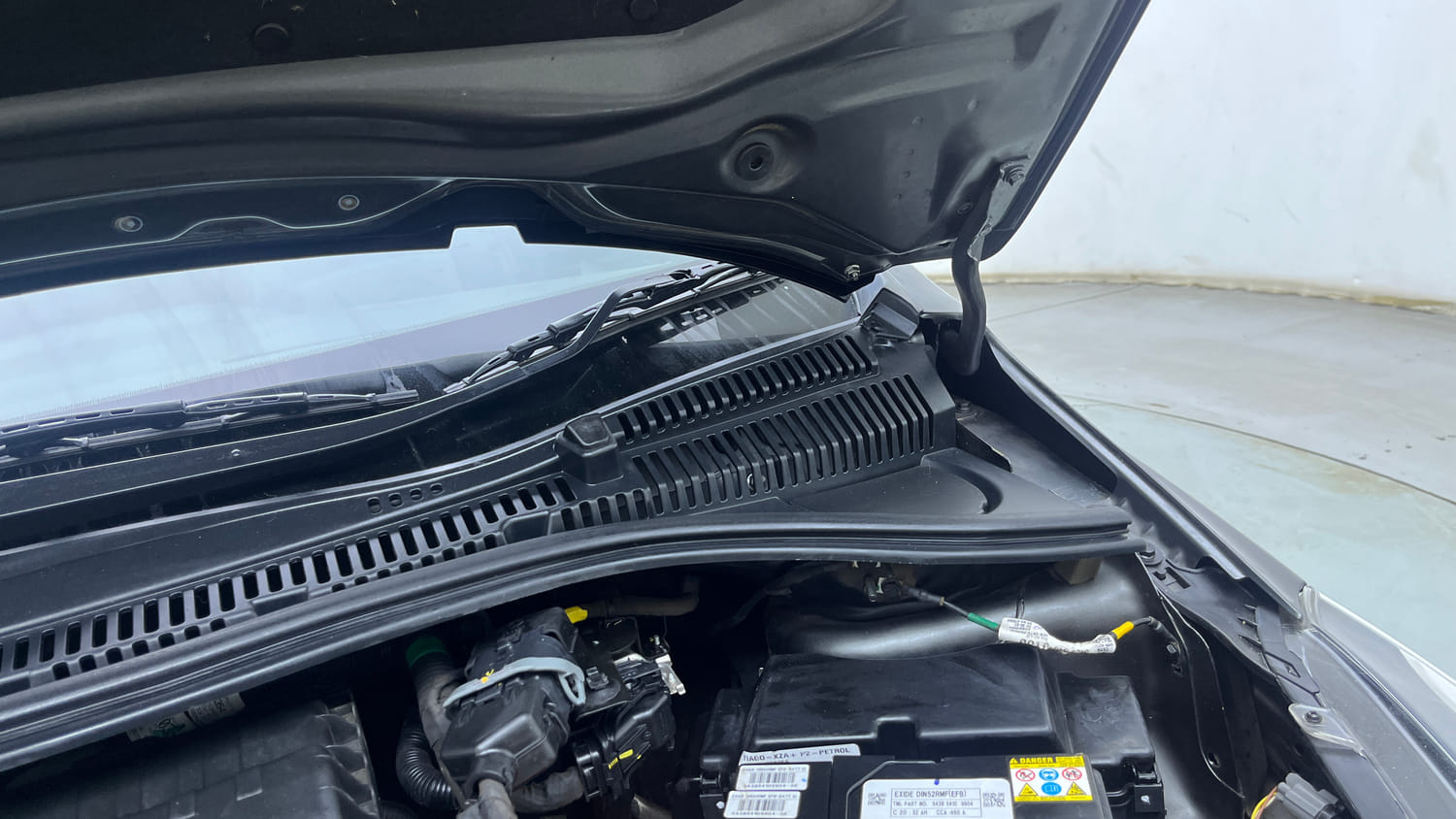 Used 2024 Tata Tiago XZA Plus Petrol Automatic engine ENGINE LEFT SIDE HINGE & APRON VIEW