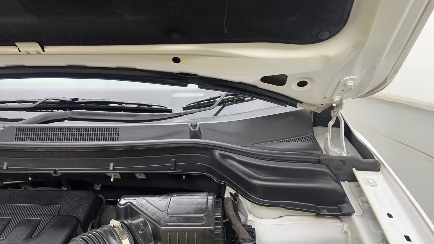 Used 2023 Mahindra XUV 300 W6 1.2 Petrol Petrol Manual engine ENGINE LEFT SIDE HINGE & APRON VIEW