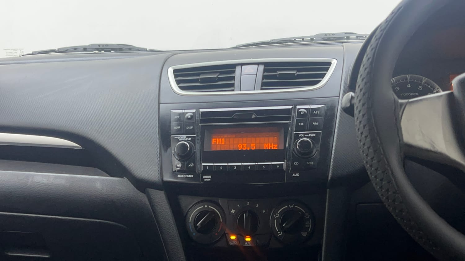 Used 2016 Maruti Suzuki Swift VXi Petrol Manual interior MUSIC SYSTEM & AC CONTROL VIEW