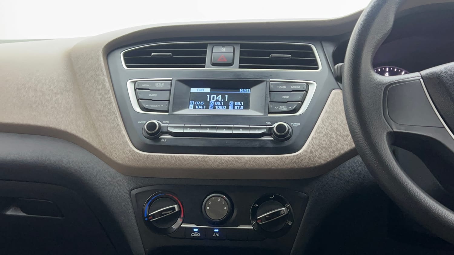 Used 2018 Hyundai Elite i20 Magna Executive 1.2 Petrol Manual interior MUSIC SYSTEM & AC CONTROL VIEW