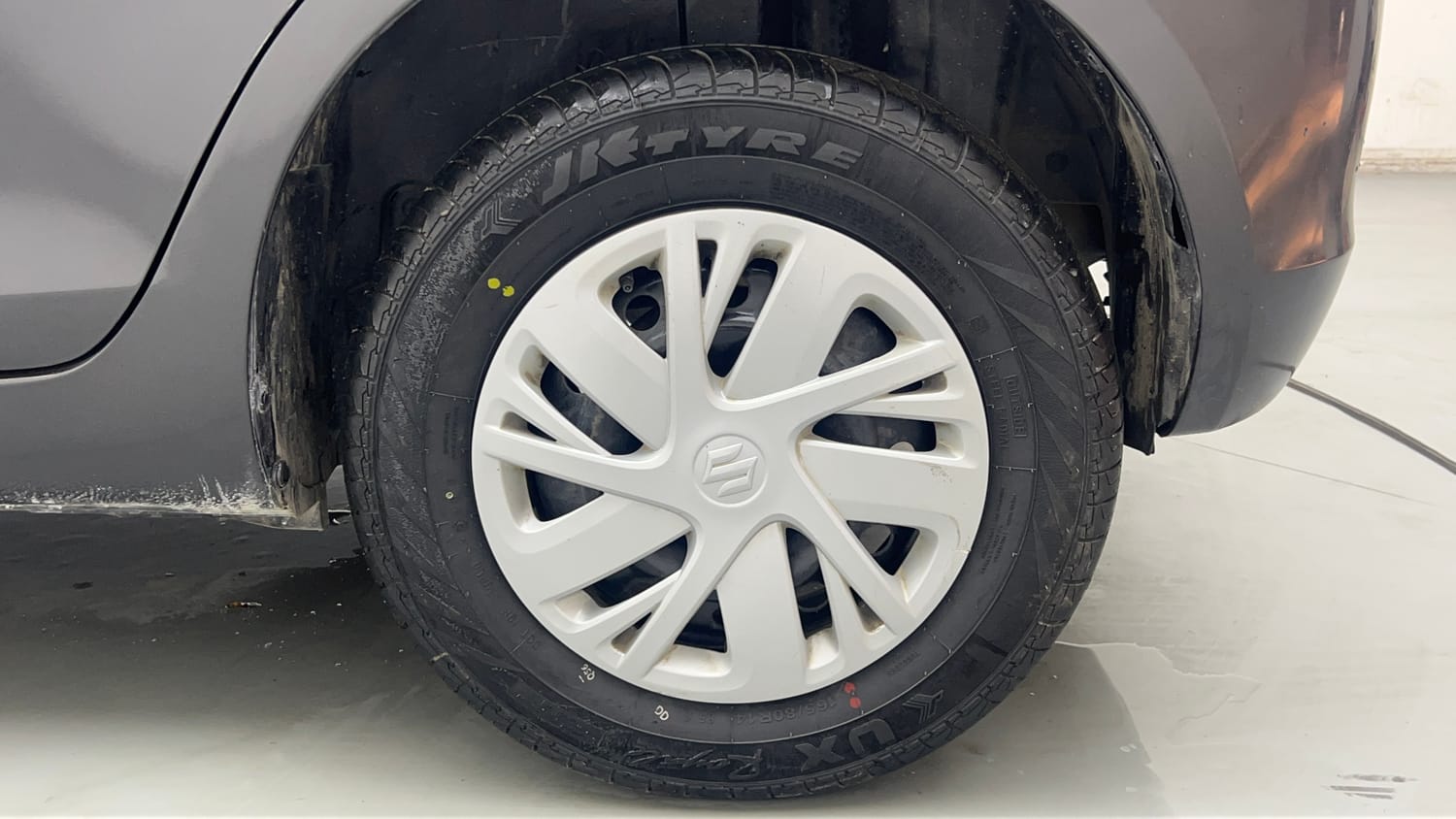 Used 2016 Maruti Suzuki Swift VXi Petrol Manual tyres LEFT REAR TYRE RIM VIEW