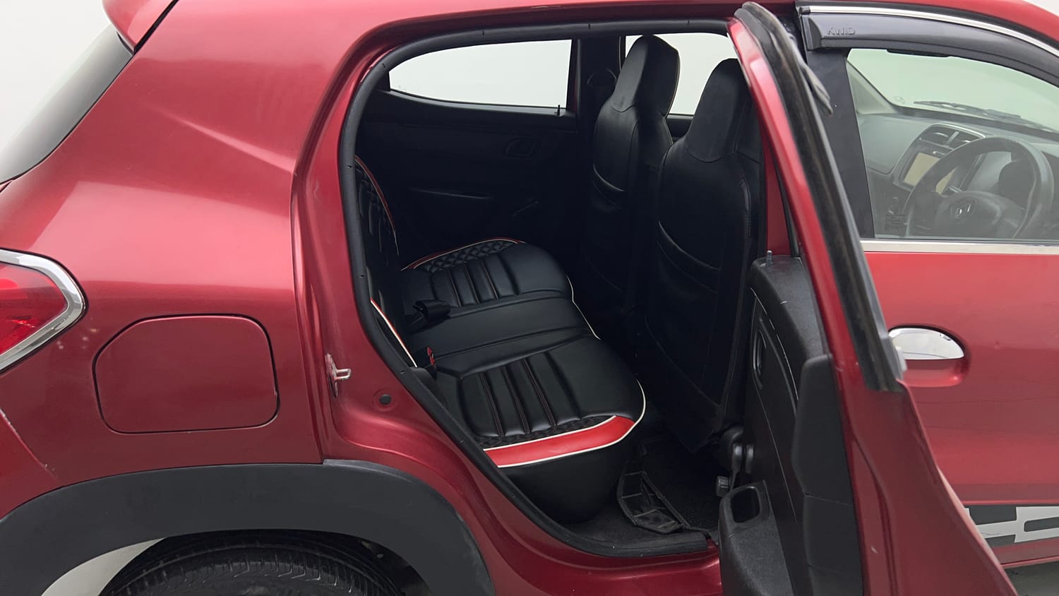 Used 2018 Renault Kwid 1.0 RXT Petrol Manual interior RIGHT SIDE REAR DOOR CABIN VIEW