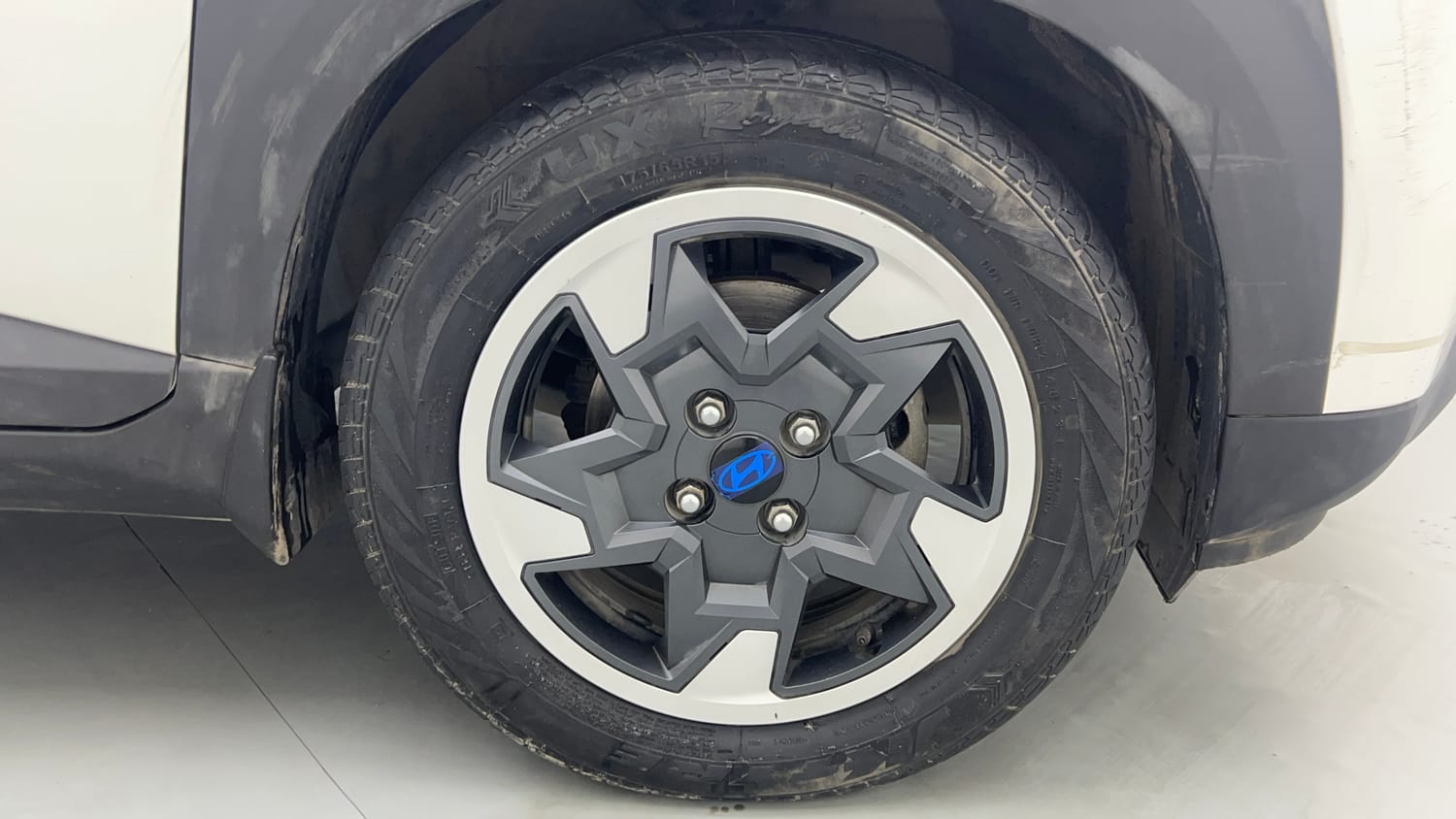 Used 2024 Hyundai Exter SX 1.2 CNG MT Cng Manual tyres RIGHT FRONT TYRE RIM VIEW