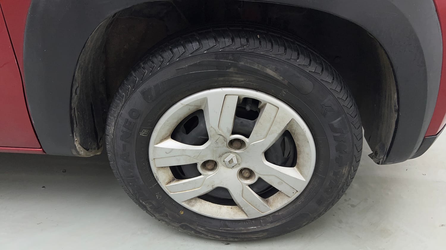 Used 2018 Renault Kwid 1.0 RXT Petrol Manual tyres RIGHT FRONT TYRE RIM VIEW