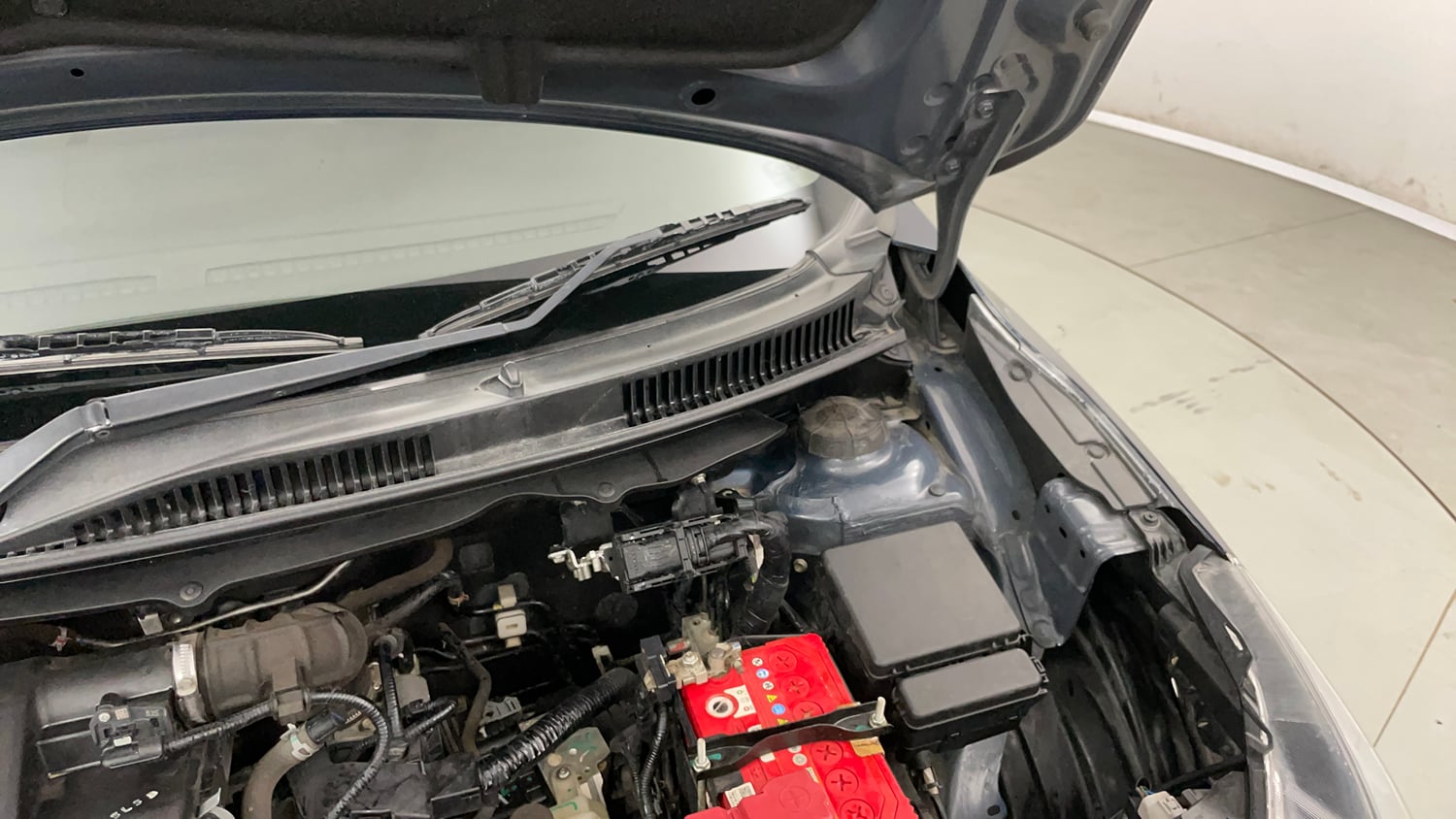 Used 2022 Maruti Suzuki Baleno Alpha AGS Petrol Automatic engine ENGINE LEFT SIDE HINGE & APRON VIEW
