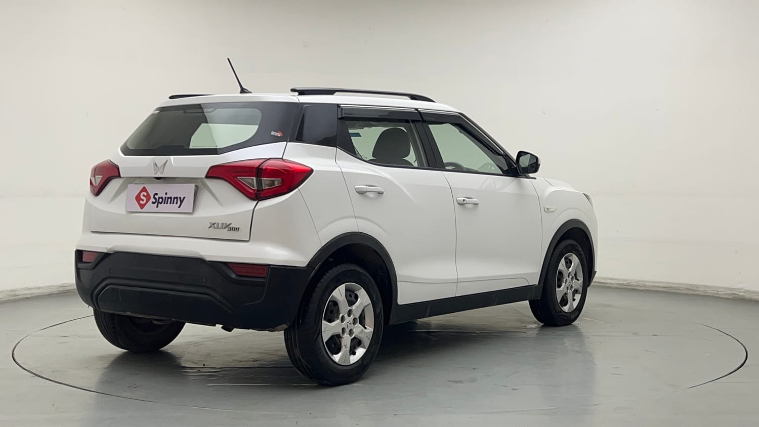 Used 2023 Mahindra XUV 300 W6 1.2 Petrol Petrol Manual exterior RIGHT REAR CORNER VIEW