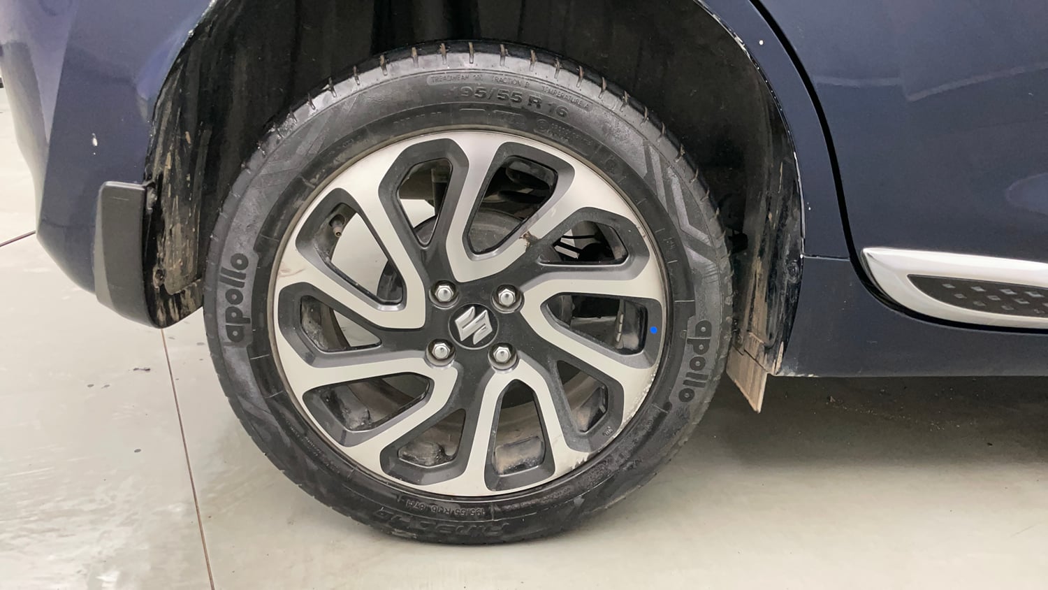 Used 2022 Maruti Suzuki Baleno Alpha AGS Petrol Automatic tyres RIGHT REAR TYRE RIM VIEW