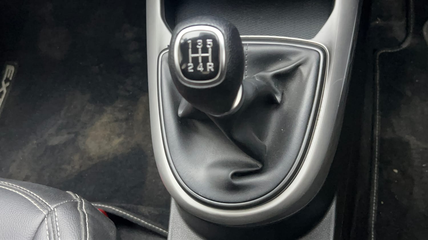 Used 2024 Hyundai Exter SX 1.2 CNG MT Cng Manual interior GEAR  KNOB VIEW