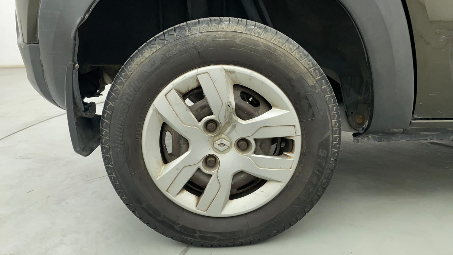 Used 2017 Renault Kwid RXT (O) 1.0 SCE Edition Petrol Manual tyres RIGHT REAR TYRE RIM VIEW