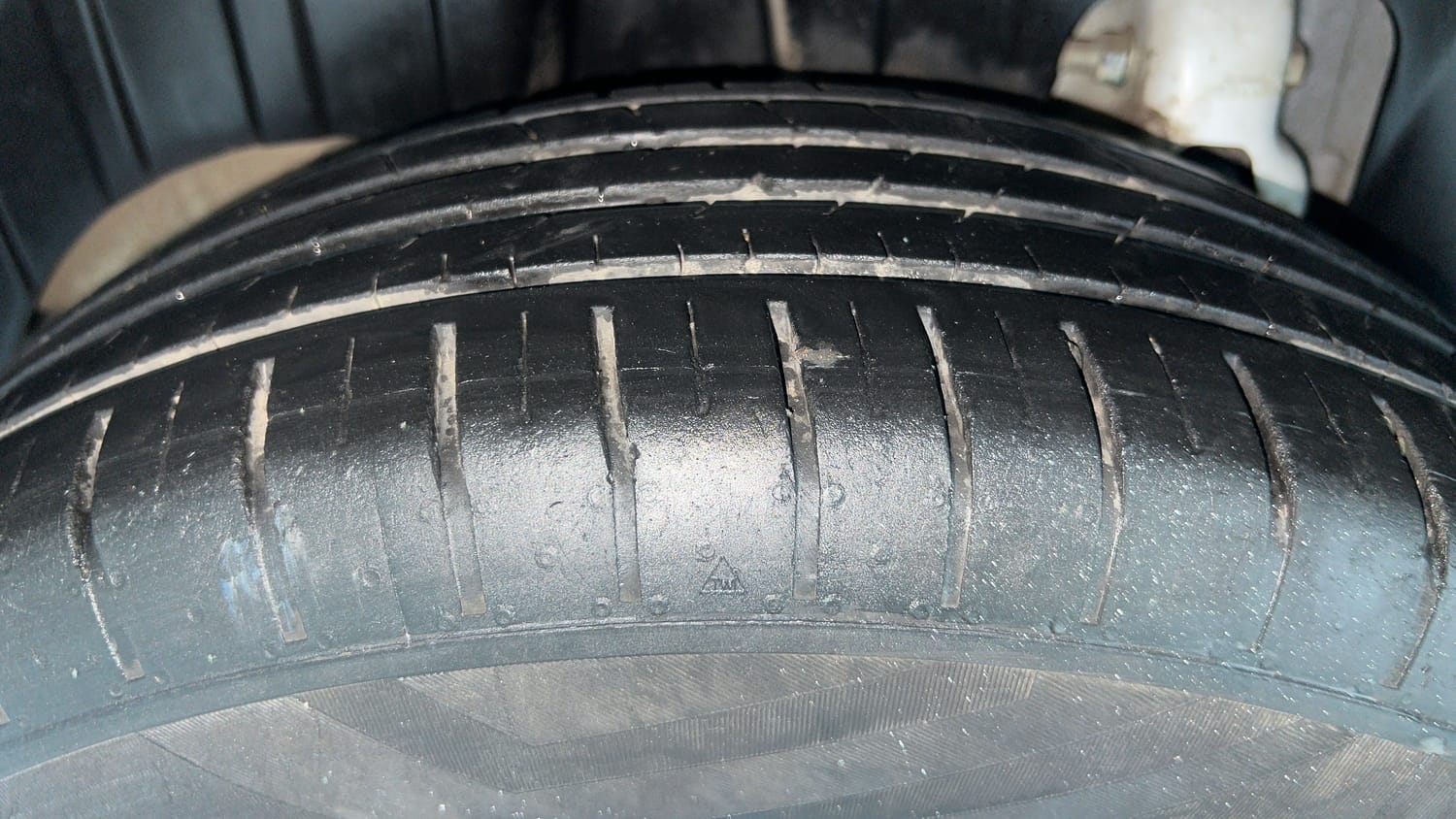 Used 2023 Mahindra XUV 300 W6 1.2 Petrol Petrol Manual tyres RIGHT REAR TYRE TREAD VIEW