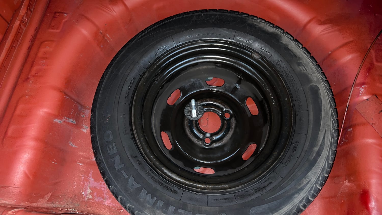 Used 2018 Renault Kwid 1.0 RXT Petrol Manual tyres SPARE TYRE VIEW