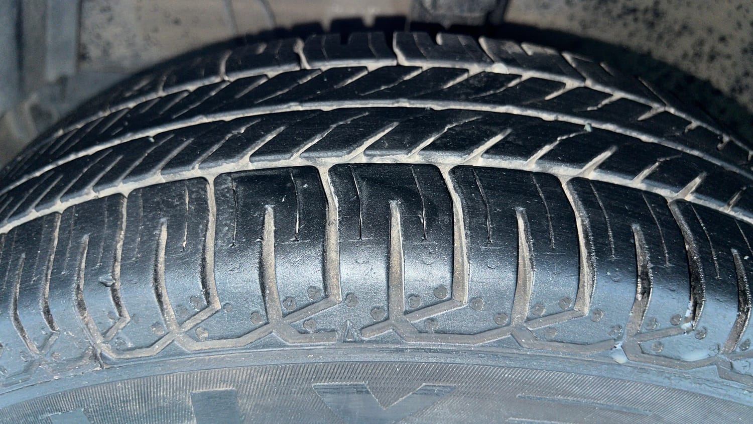 Used 2014 Maruti Suzuki Swift Dzire VXI Petrol Manual tyres LEFT FRONT TYRE TREAD VIEW