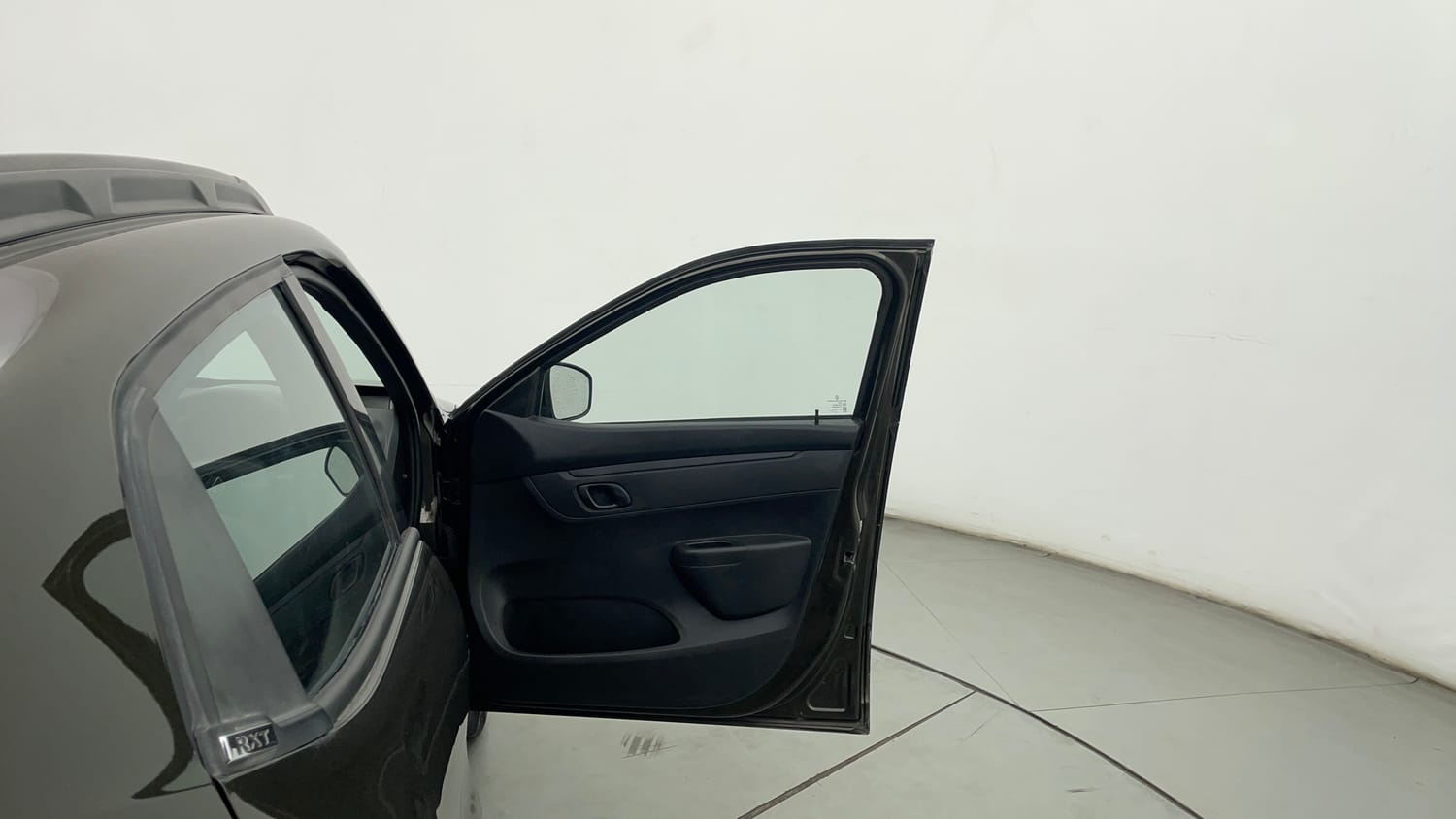 Used 2017 Renault Kwid RXT (O) 1.0 SCE Edition Petrol Manual interior RIGHT FRONT DOOR OPEN VIEW