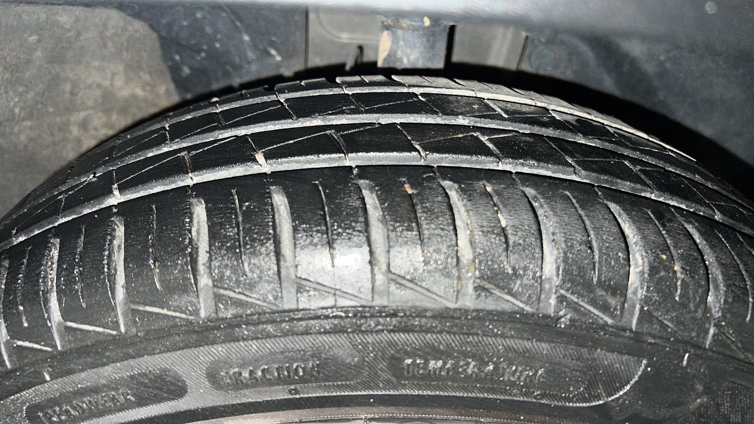 Used 2024 Renault Kwid RXT 1.0 Petrol Manual tyres RIGHT FRONT TYRE TREAD VIEW