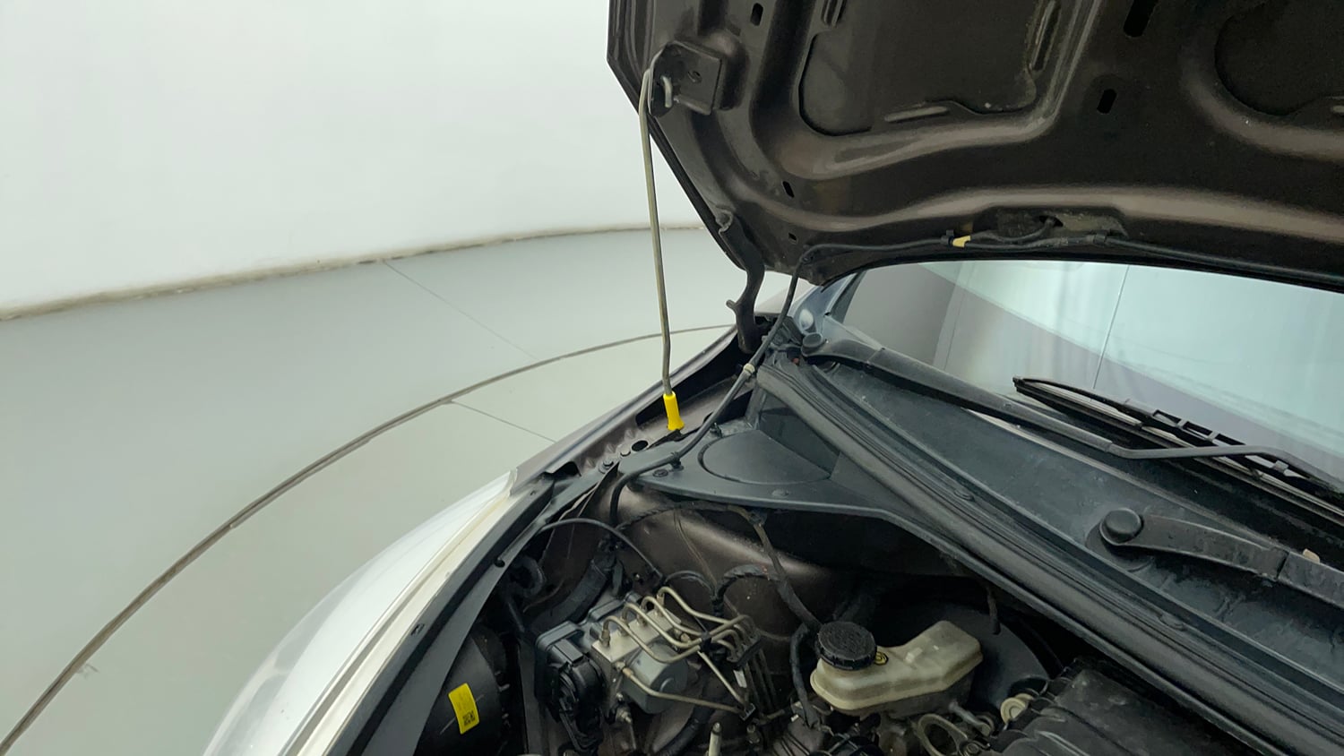 Used 2019 Tata Tiago Revotron XZA Petrol Automatic engine ENGINE RIGHT SIDE HINGE & APRON VIEW