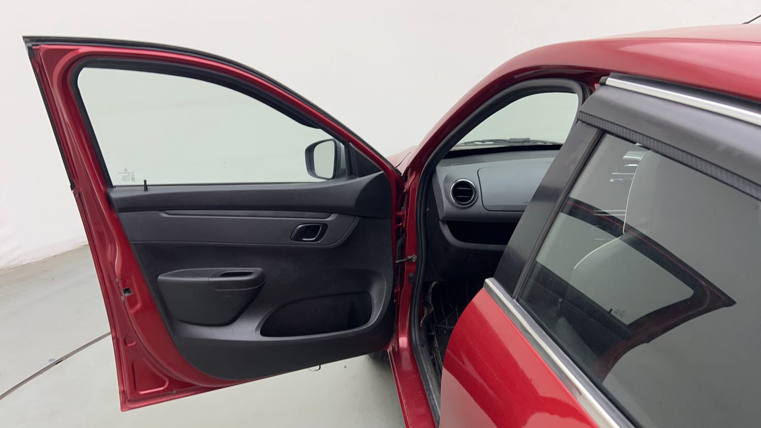Used 2018 Renault Kwid 1.0 RXT Petrol Manual interior LEFT FRONT DOOR OPEN VIEW