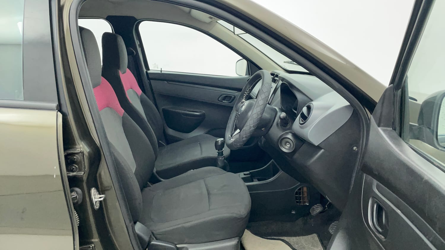 Used 2017 Renault Kwid RXT (O) 1.0 SCE Edition Petrol Manual interior RIGHT SIDE FRONT DOOR CABIN VIEW