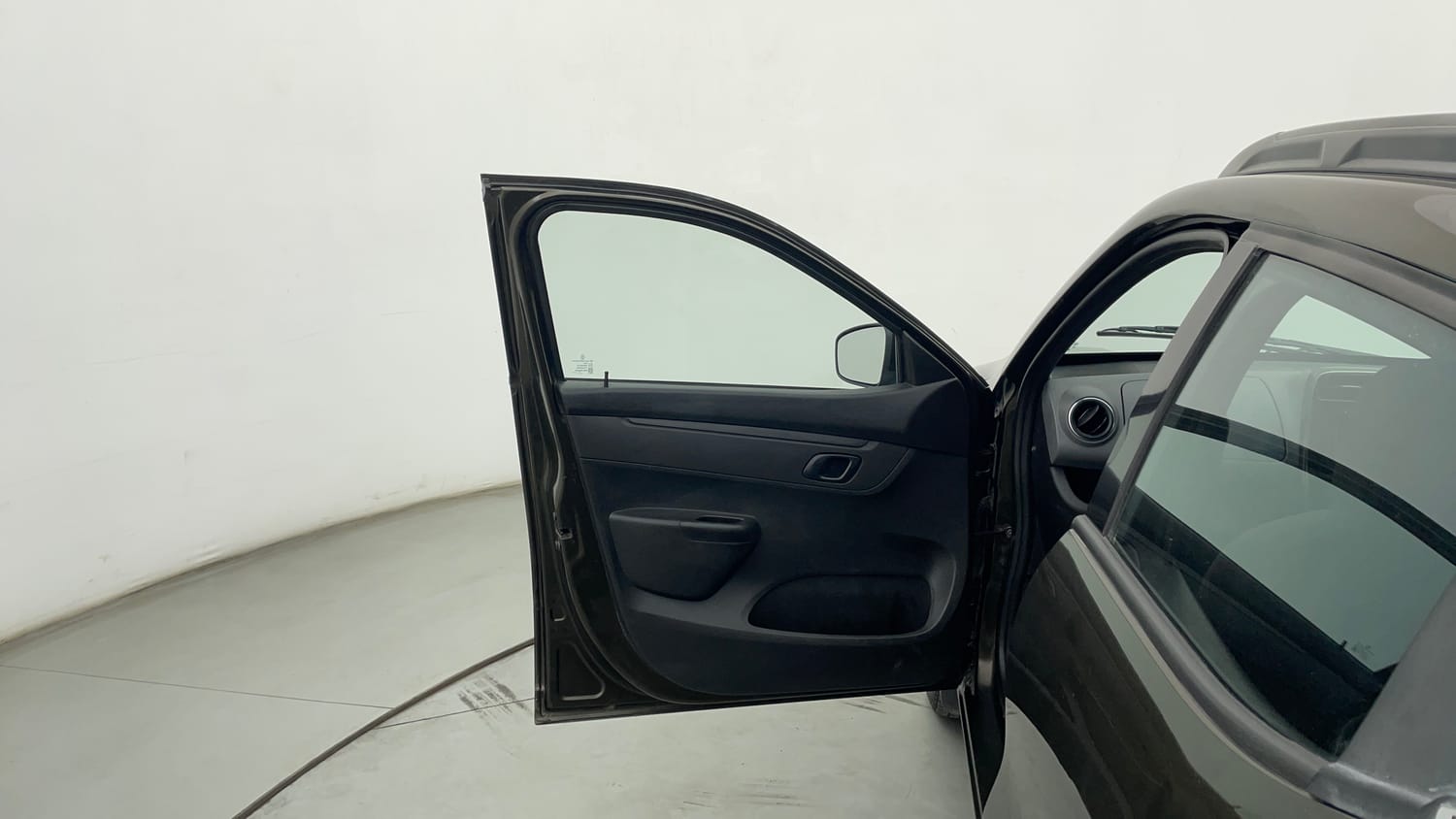 Used 2017 Renault Kwid RXT (O) 1.0 SCE Edition Petrol Manual interior LEFT FRONT DOOR OPEN VIEW