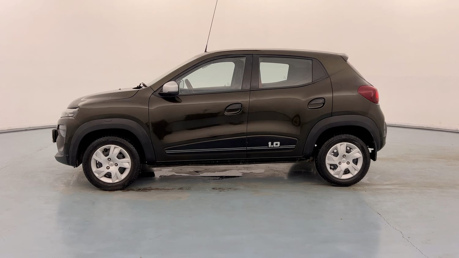 Used 2024 Renault Kwid RXT 1.0 Petrol Manual exterior LEFT SIDE VIEW