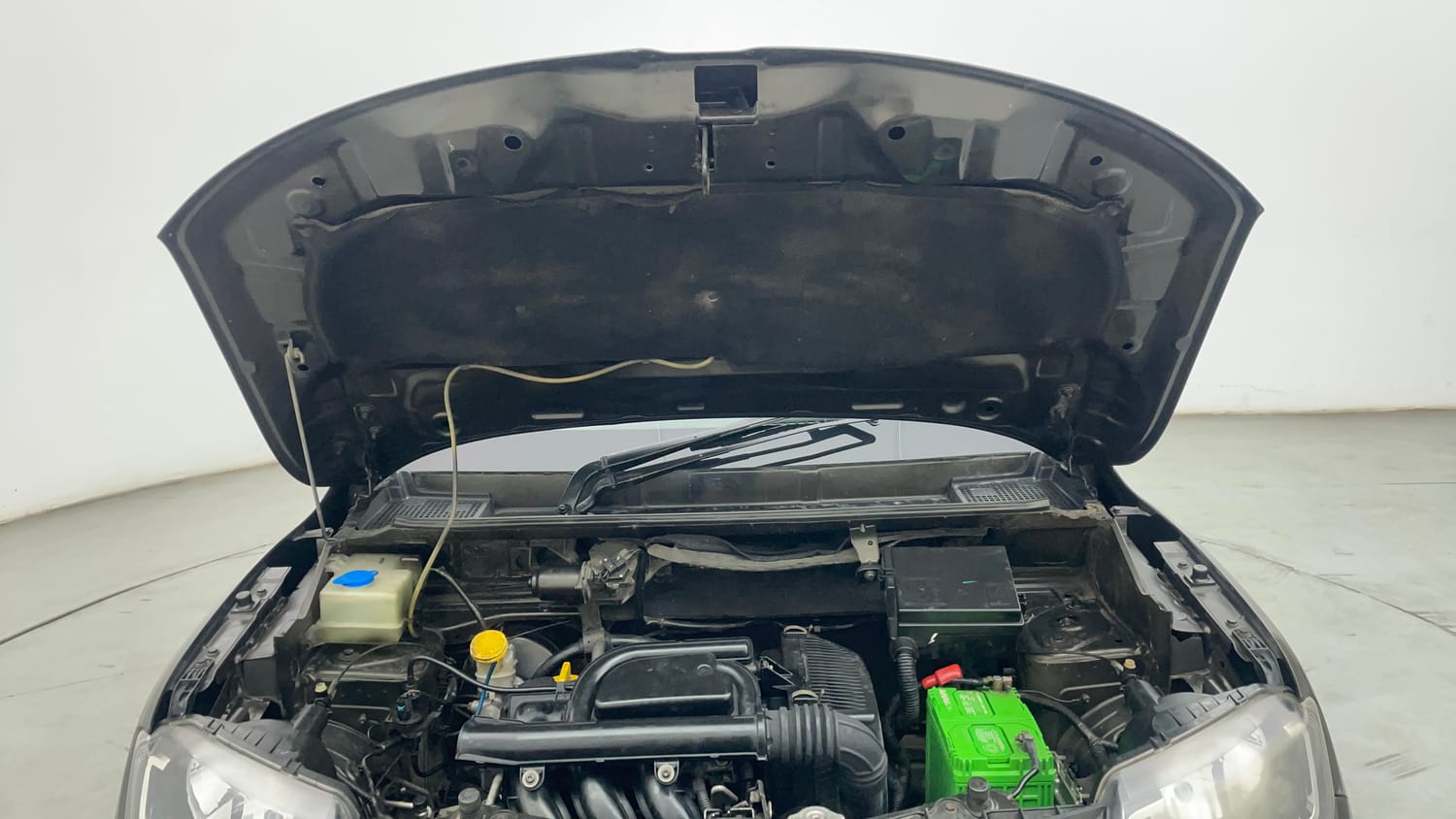 Used 2017 Renault Kwid RXT (O) 1.0 SCE Edition Petrol Manual engine ENGINE & BONNET OPEN FRONT VIEW