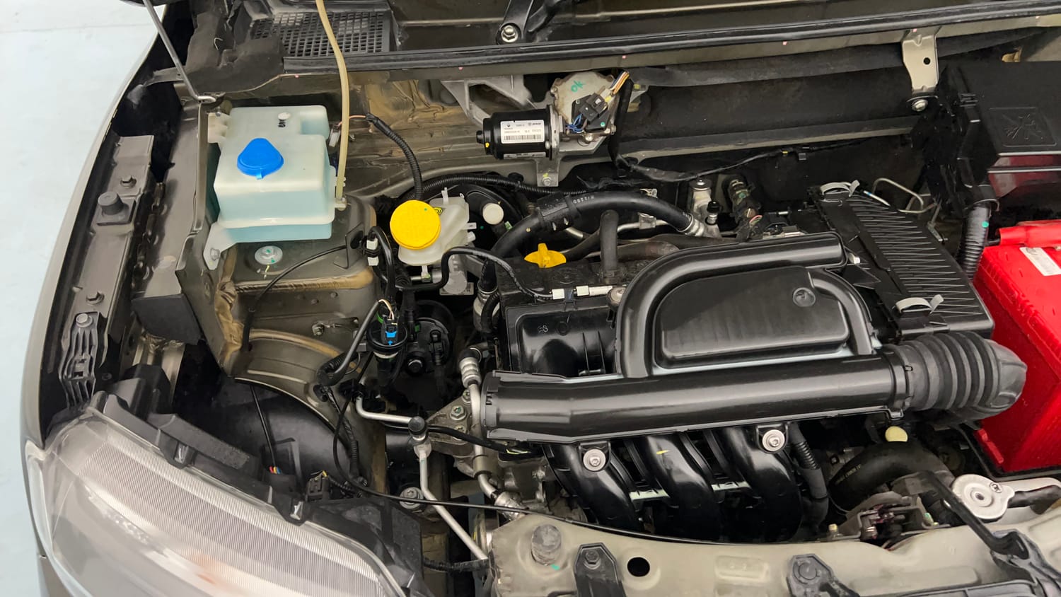 Used 2024 Renault Kwid RXT 1.0 Petrol Manual engine ENGINE RIGHT SIDE VIEW
