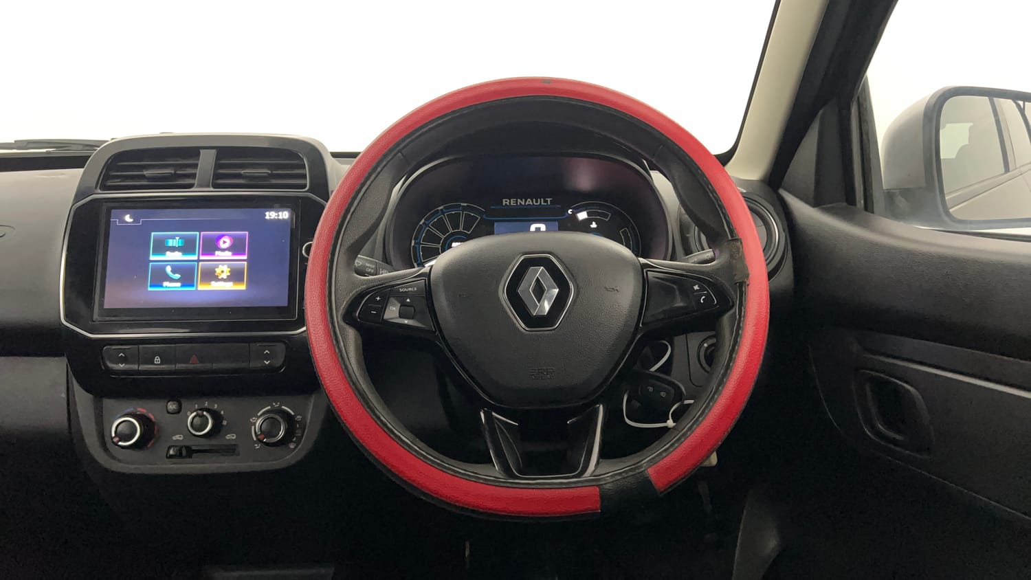 Used 2024 Renault Kwid RXT 1.0 Petrol Manual interior STEERING VIEW