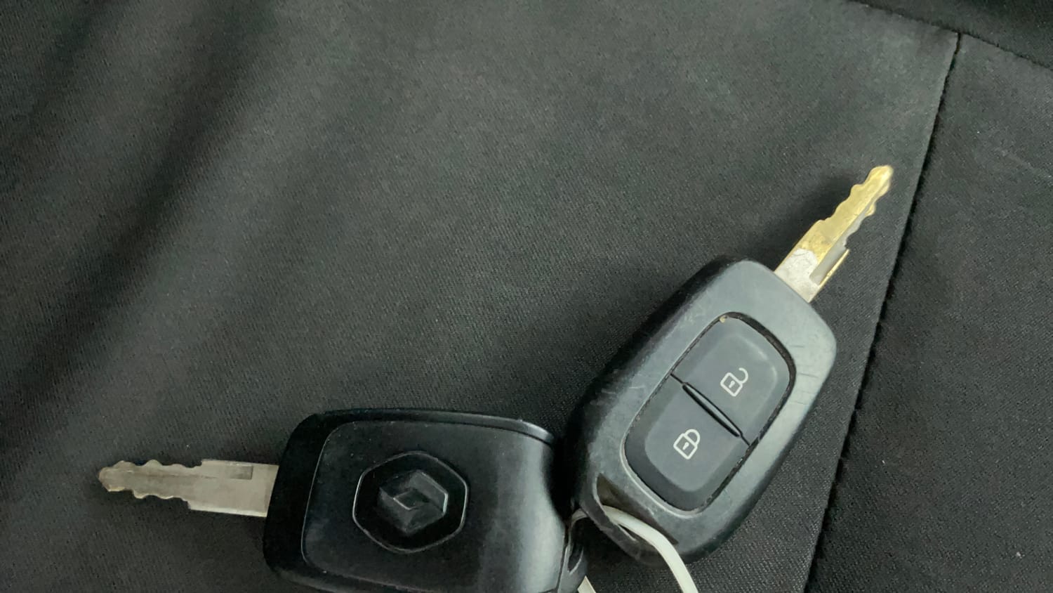 Used 2017 Renault Kwid RXT (O) 1.0 SCE Edition Petrol Manual extra CAR KEY VIEW