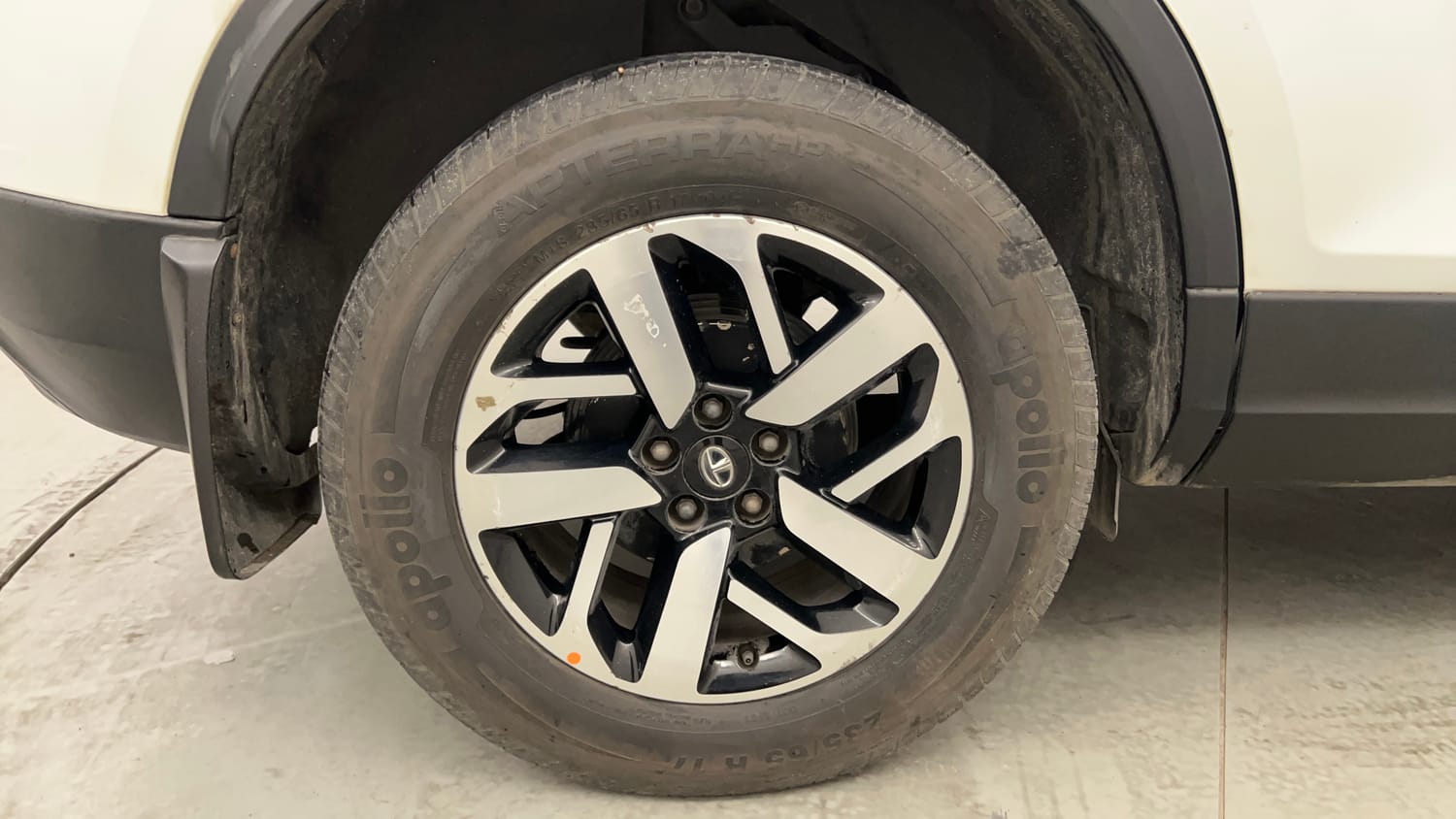 Used 2022 Tata Harrier XZ Plus Diesel Manual tyres RIGHT REAR TYRE RIM VIEW